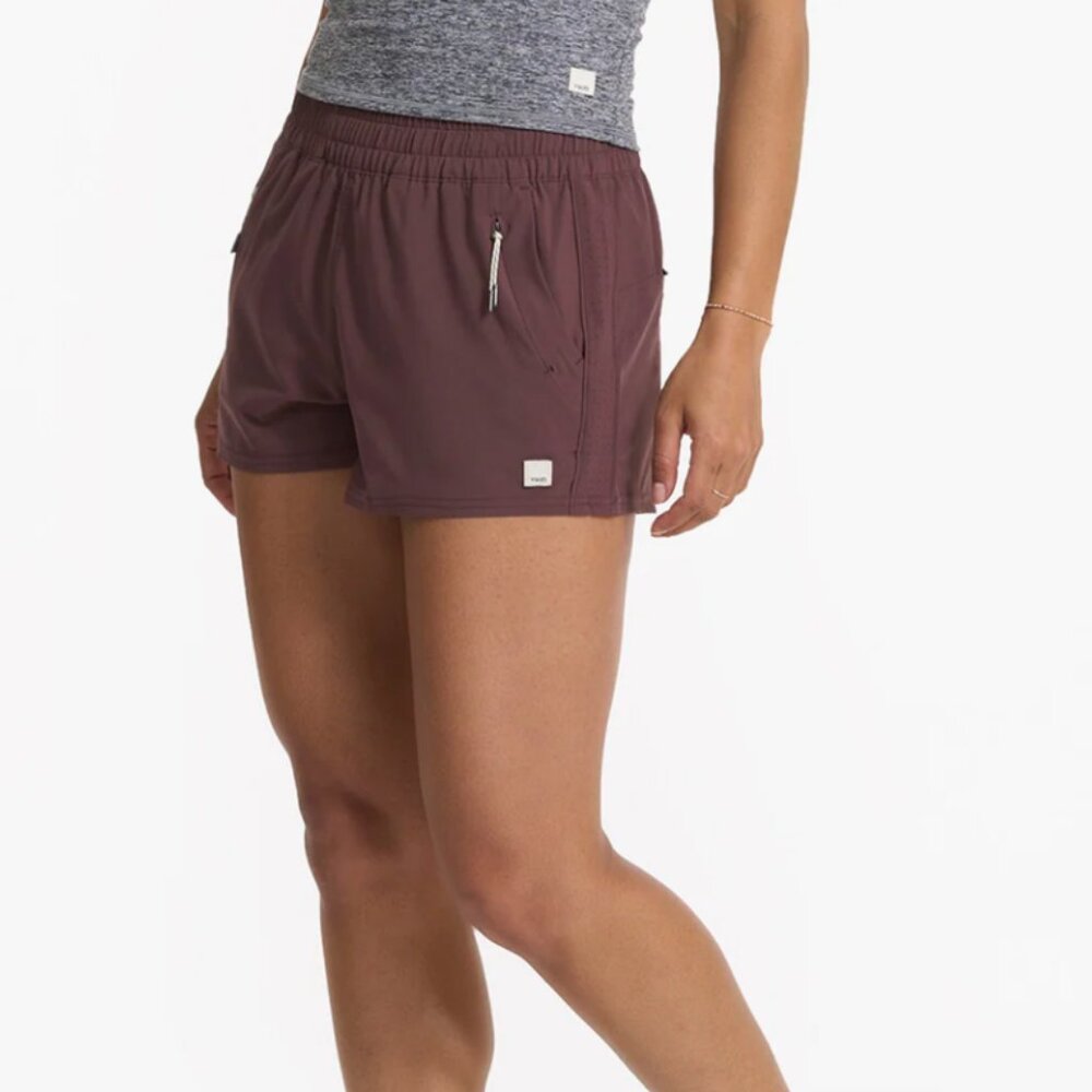 Vuori Dash Shorts in Chestnut L